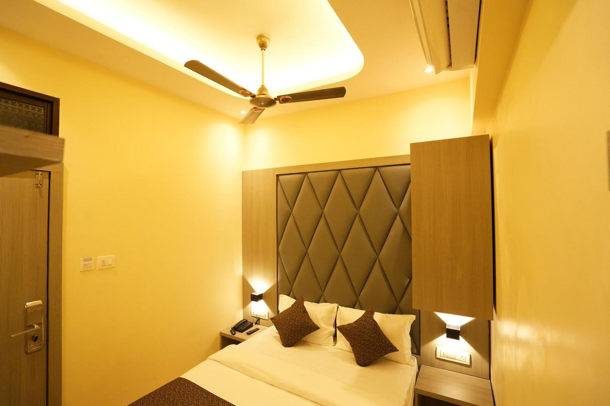 Hotel Boston Mumbai Exterior photo
