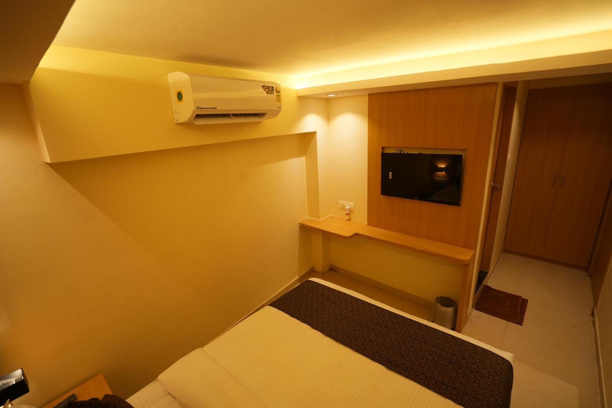 Hotel Boston Mumbai Exterior photo