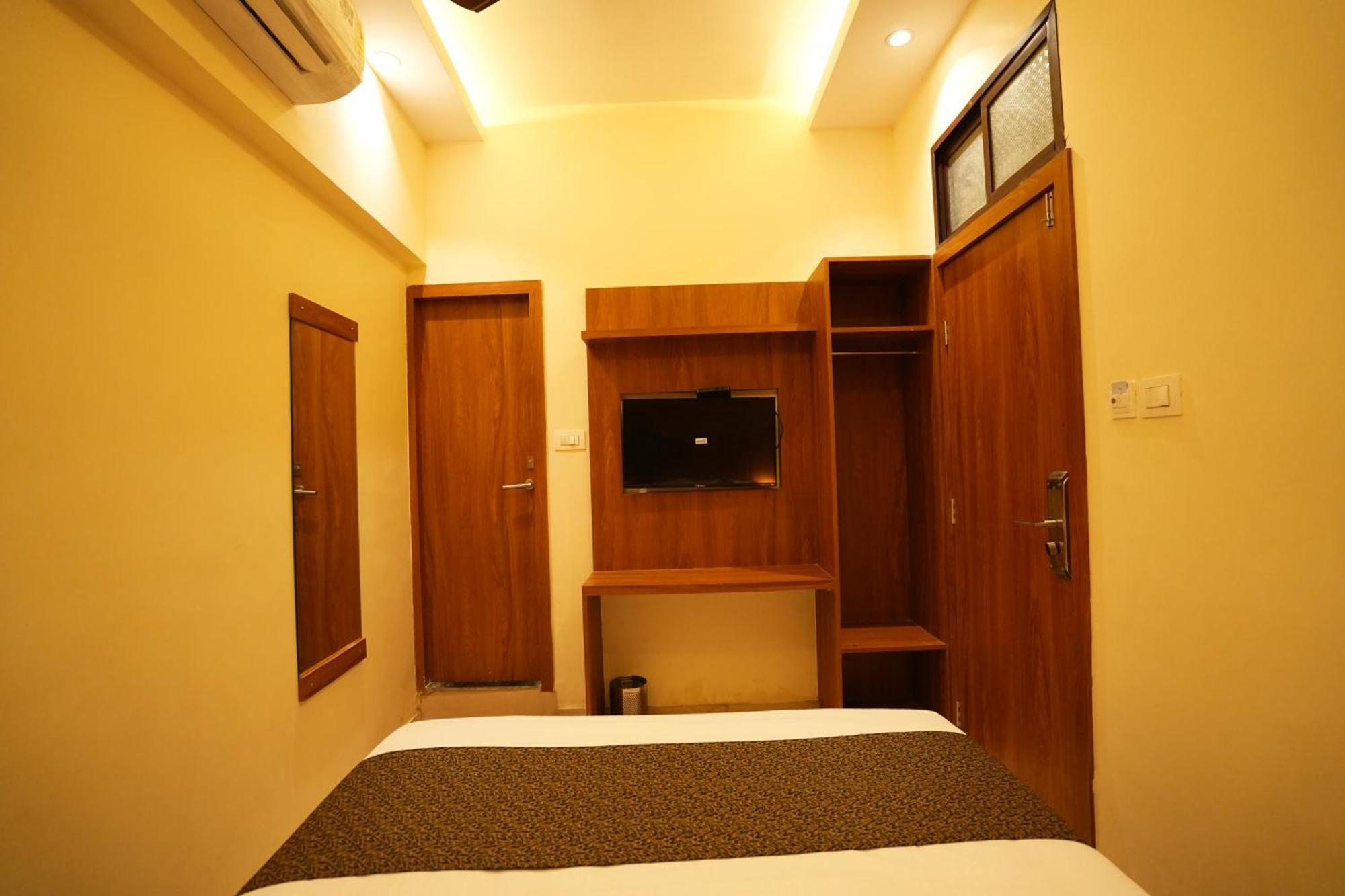 Hotel Boston Mumbai Exterior photo